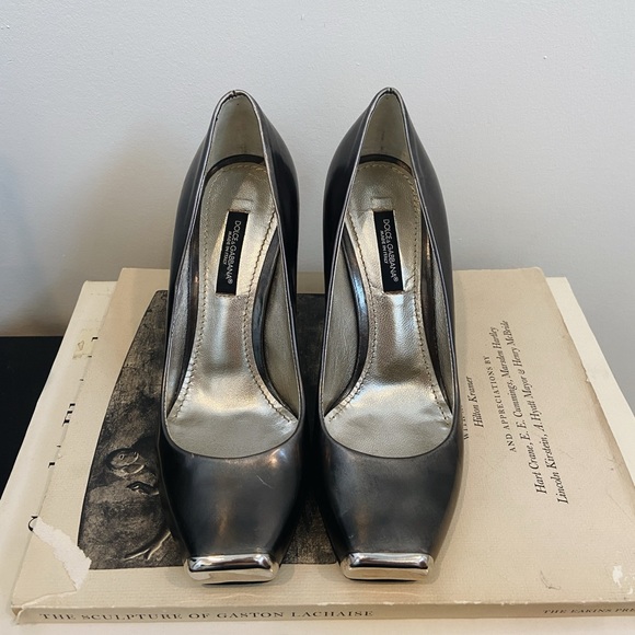 Dolce & Gabbana DeCollete Black Mirror Pumps - Picture 2 of 8